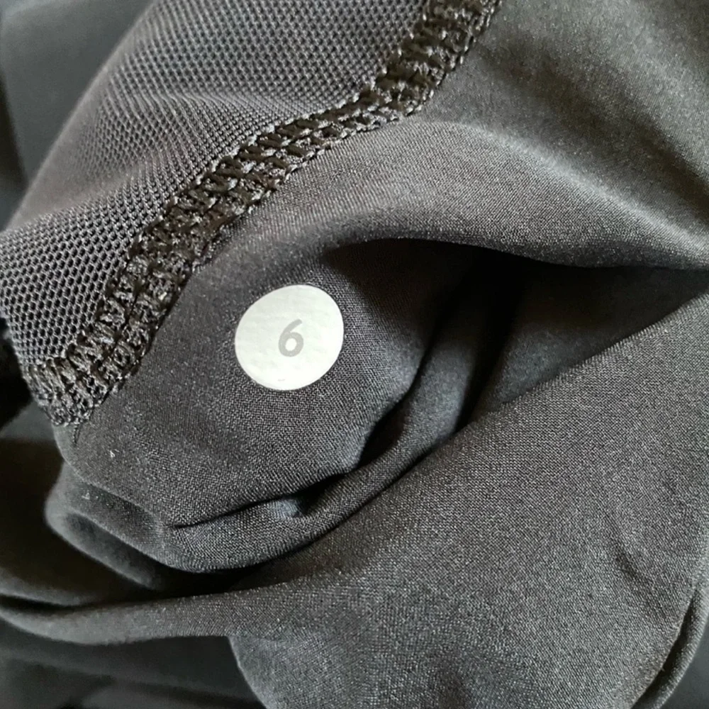 Lululemon Tracker Black High Rise Shorts Size 6 - Picture 5 of 5